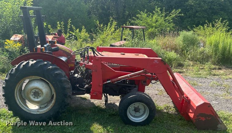 image for item DQ0887 1989 Massey Ferguson 240  tractor