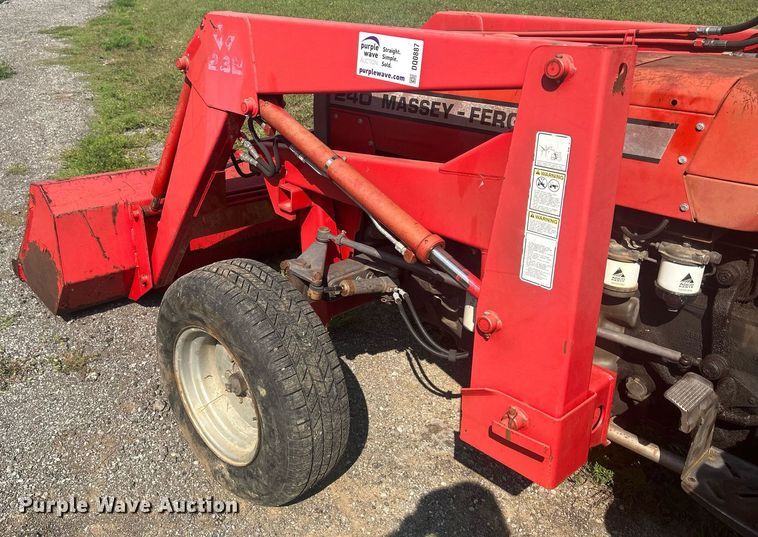 image for item DQ0887 1989 Massey Ferguson 240  tractor