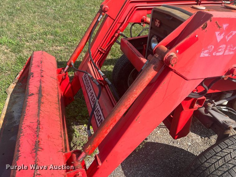 image for item DQ0887 1989 Massey Ferguson 240  tractor