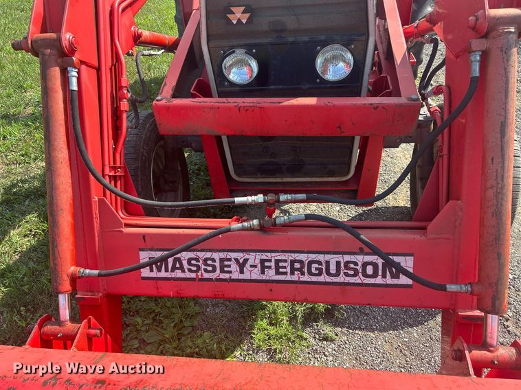 image for item DQ0887 1989 Massey Ferguson 240  tractor