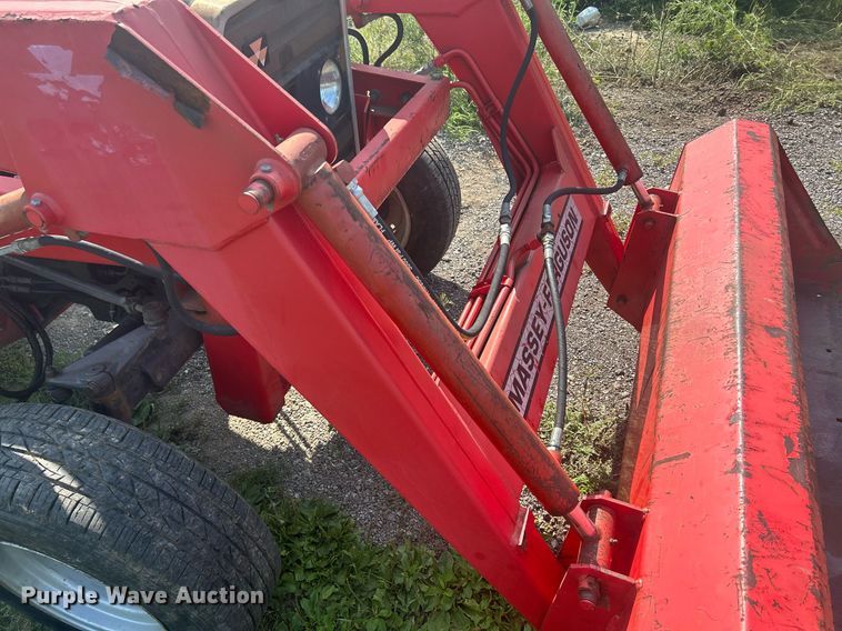 image for item DQ0887 1989 Massey Ferguson 240  tractor