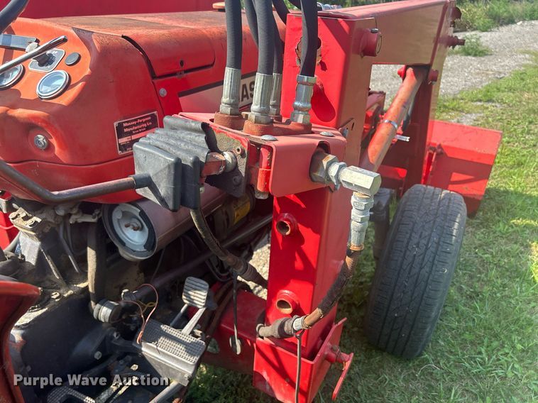 image for item DQ0887 1989 Massey Ferguson 240  tractor