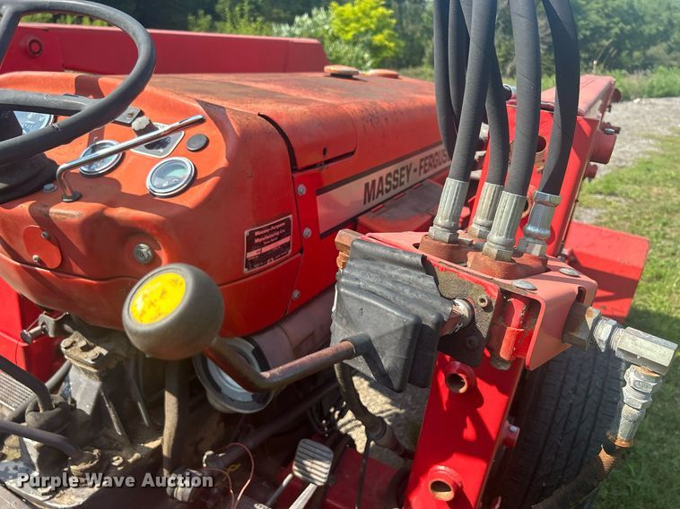 image for item DQ0887 1989 Massey Ferguson 240  tractor
