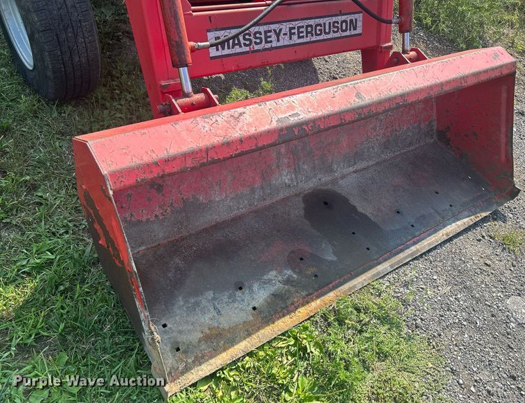 image for item DQ0887 1989 Massey Ferguson 240  tractor