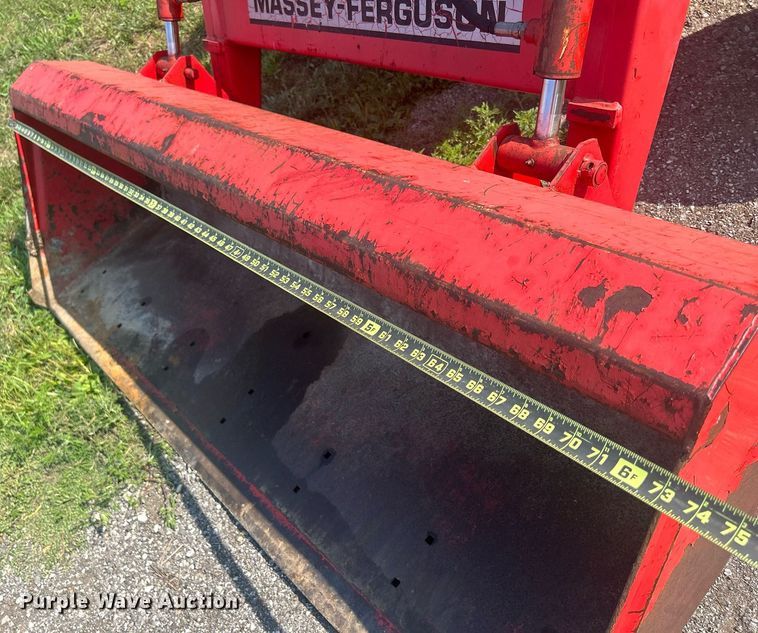 image for item DQ0887 1989 Massey Ferguson 240  tractor