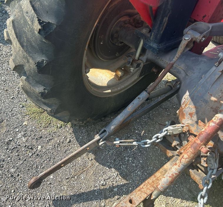 image for item DQ0887 1989 Massey Ferguson 240  tractor