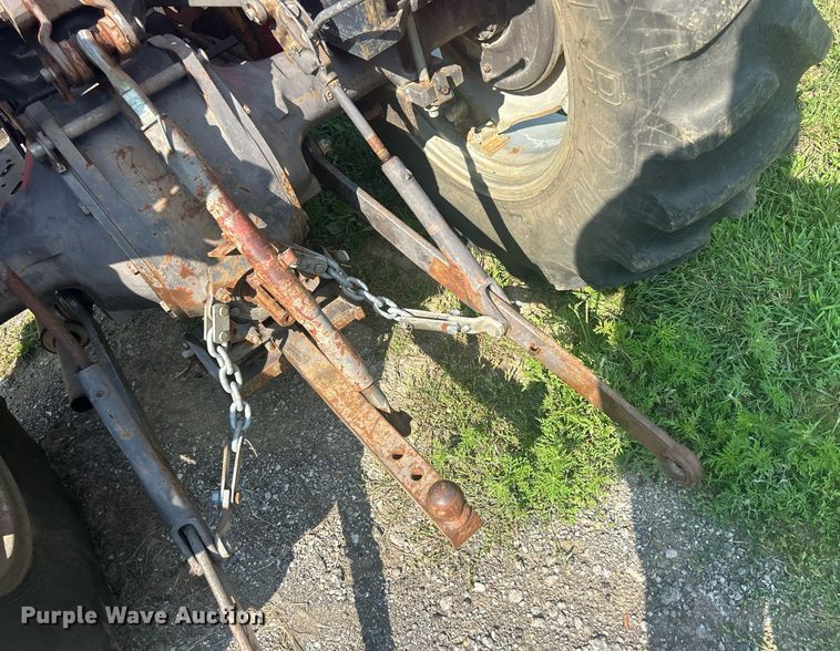 image for item DQ0887 1989 Massey Ferguson 240  tractor