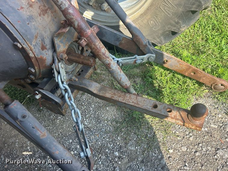 image for item DQ0887 1989 Massey Ferguson 240  tractor