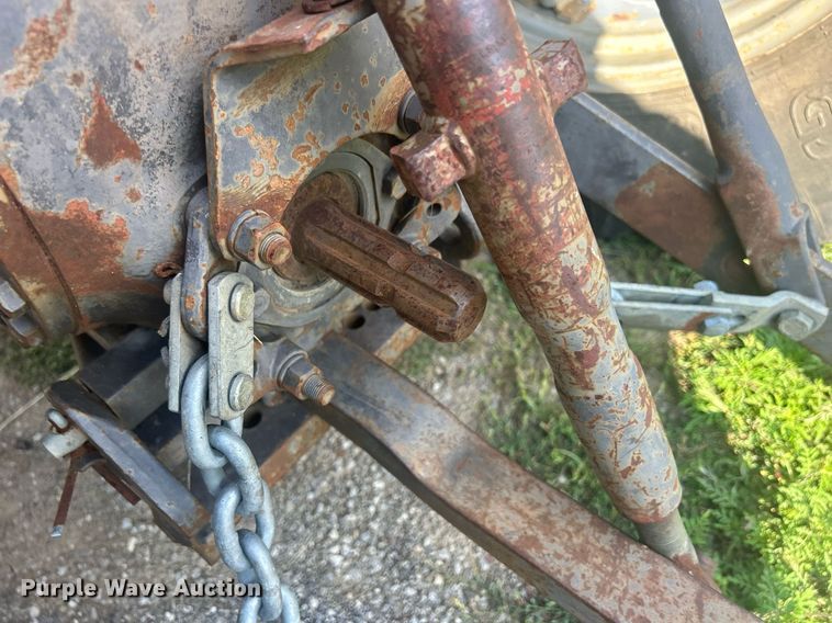 image for item DQ0887 1989 Massey Ferguson 240  tractor