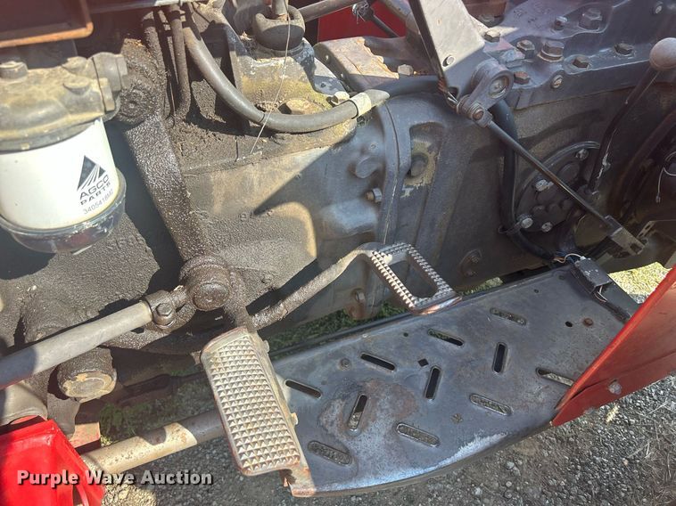 image for item DQ0887 1989 Massey Ferguson 240  tractor