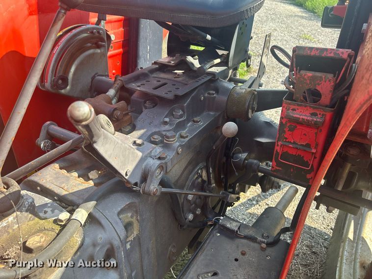 image for item DQ0887 1989 Massey Ferguson 240  tractor