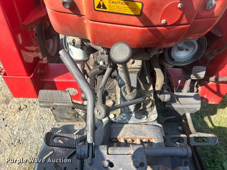 image for item DQ0887 1989 Massey Ferguson 240  tractor