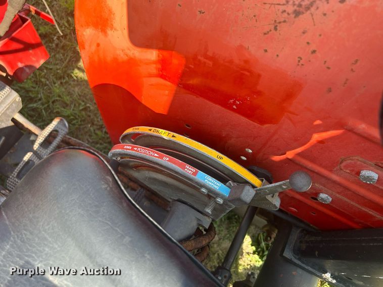 image for item DQ0887 1989 Massey Ferguson 240  tractor