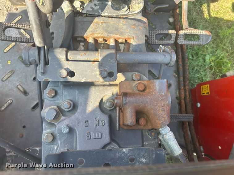 image for item DQ0887 1989 Massey Ferguson 240  tractor