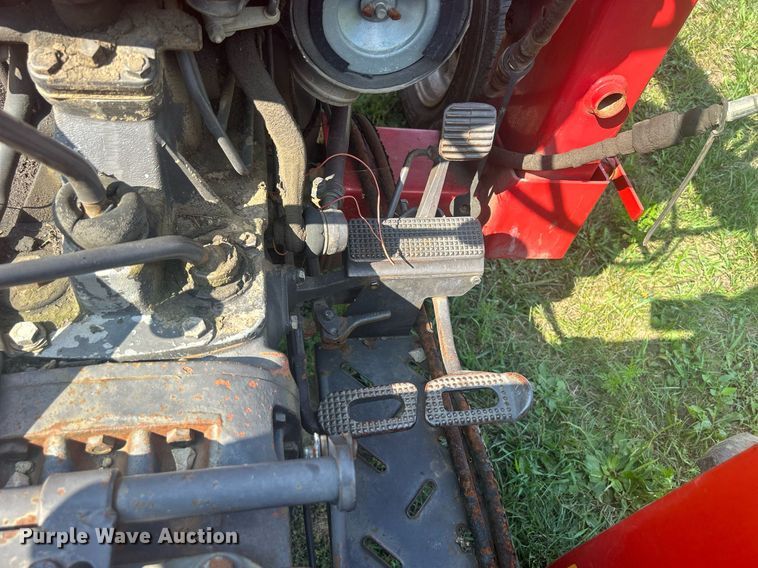 image for item DQ0887 1989 Massey Ferguson 240  tractor