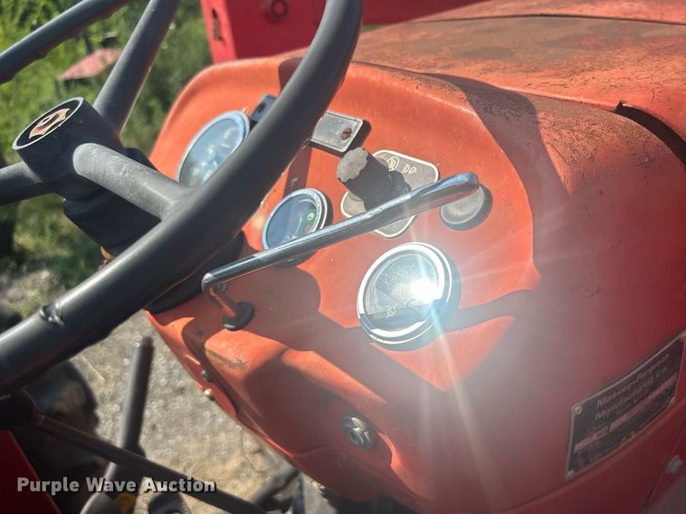 image for item DQ0887 1989 Massey Ferguson 240  tractor