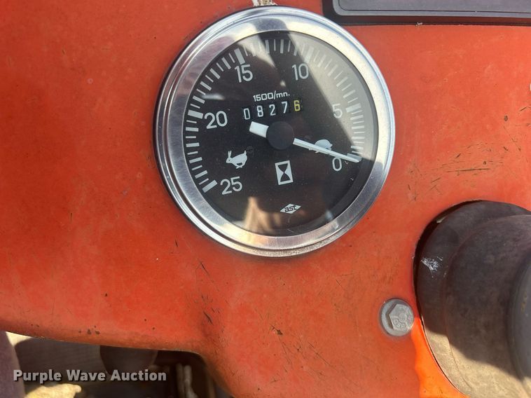 image for item DQ0887 1989 Massey Ferguson 240  tractor