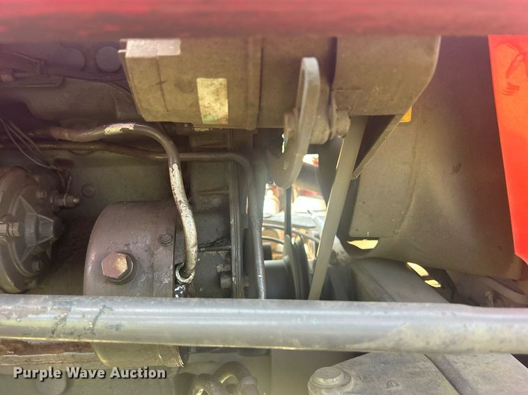 image for item DQ0887 1989 Massey Ferguson 240  tractor