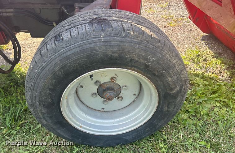 image for item DQ0887 1989 Massey Ferguson 240  tractor