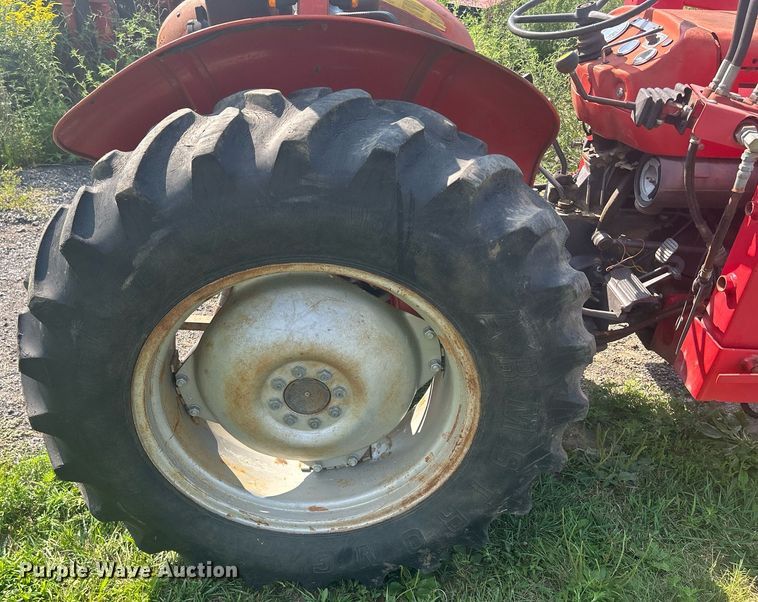 image for item DQ0887 1989 Massey Ferguson 240  tractor