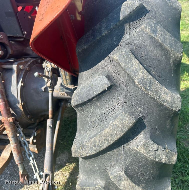 image for item DQ0887 1989 Massey Ferguson 240  tractor