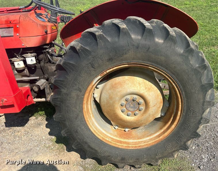 image for item DQ0887 1989 Massey Ferguson 240  tractor