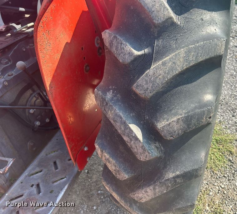 image for item DQ0887 1989 Massey Ferguson 240  tractor