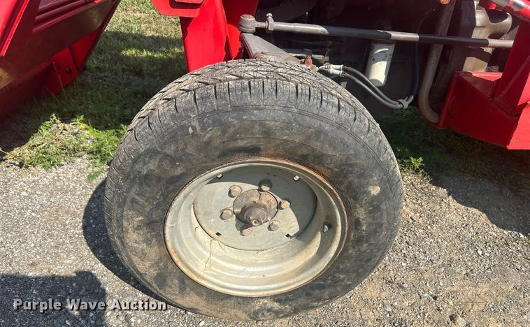 image for item DQ0887 1989 Massey Ferguson 240  tractor