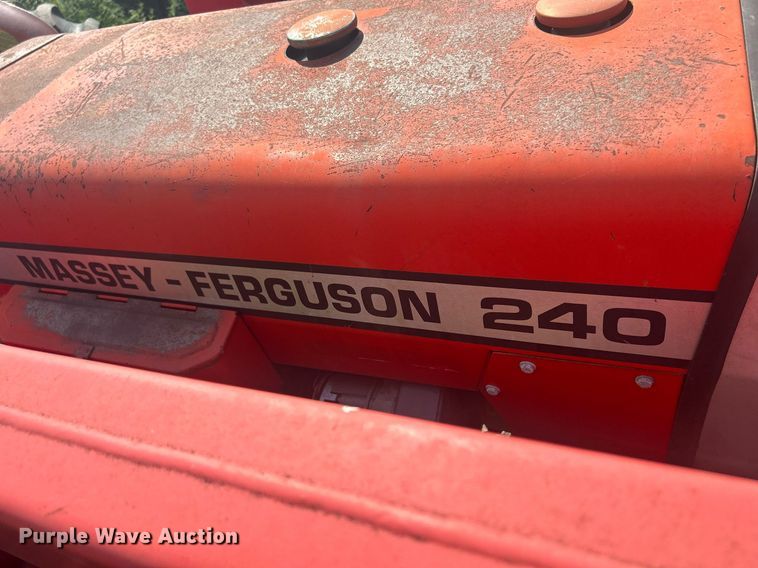 image for item DQ0887 1989 Massey Ferguson 240  tractor