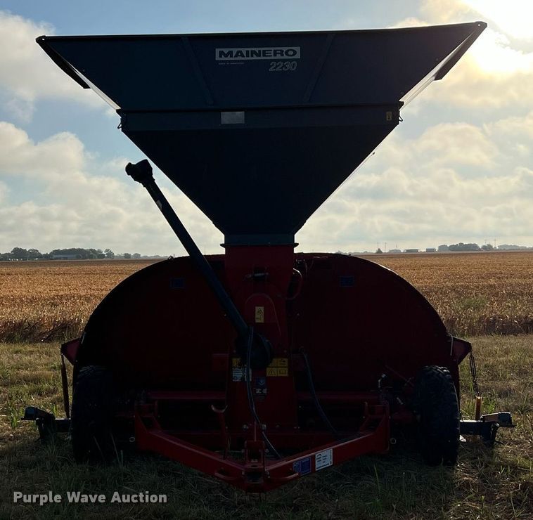 image for item DQ2143 2009 Mainero 2230  grain bagger