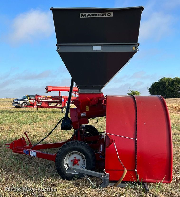 image for item DQ2143 2009 Mainero 2230  grain bagger