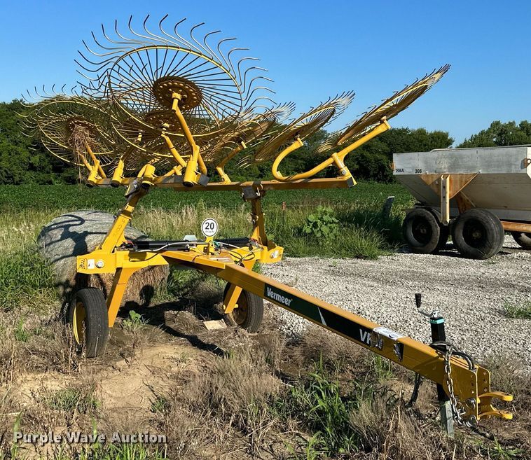 image for item DS2183 2022 Vermeer VR1022  hay rake