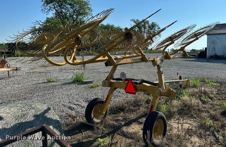 image for item DS2183 2022 Vermeer VR1022  hay rake