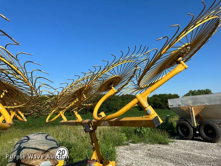 image for item DS2183 2022 Vermeer VR1022  hay rake