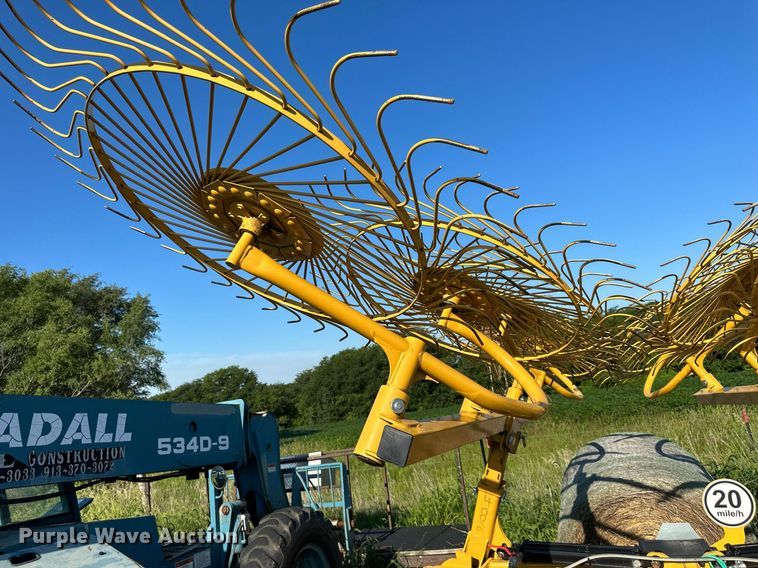 image for item DS2183 2022 Vermeer VR1022  hay rake