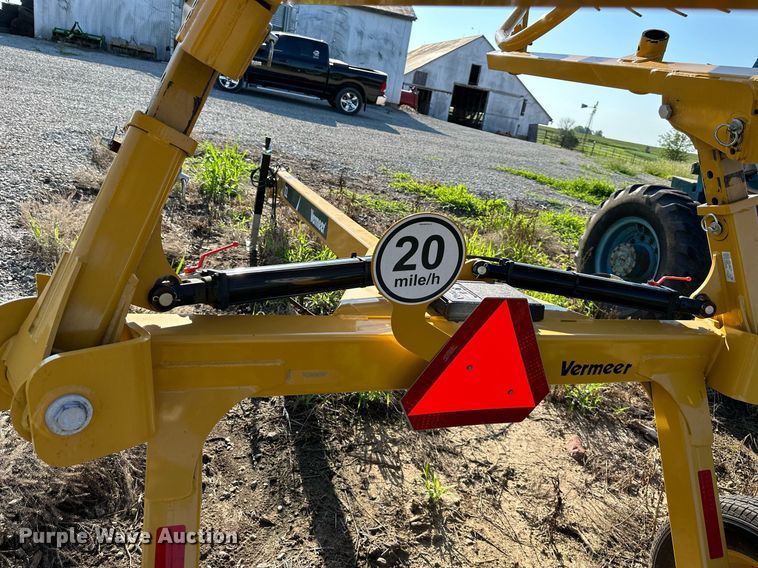 image for item DS2183 2022 Vermeer VR1022  hay rake