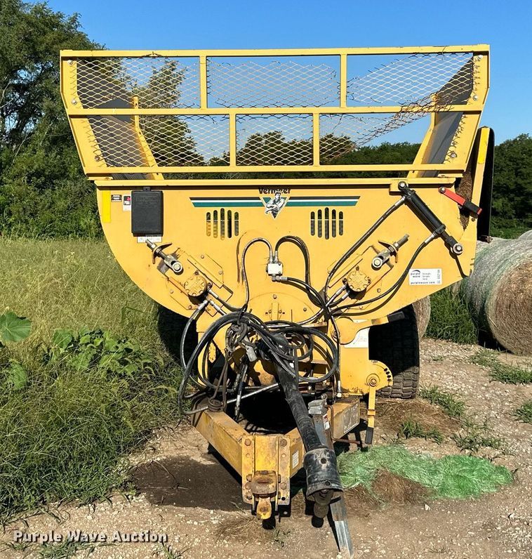 image for item DS2184 2004 Vermeer BP7000  bale processor