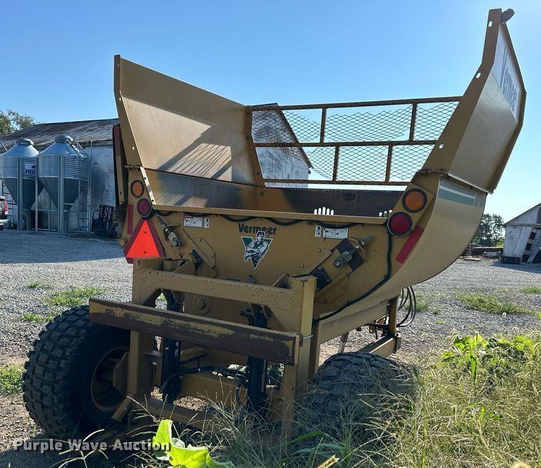 image for item DS2184 2004 Vermeer BP7000  bale processor