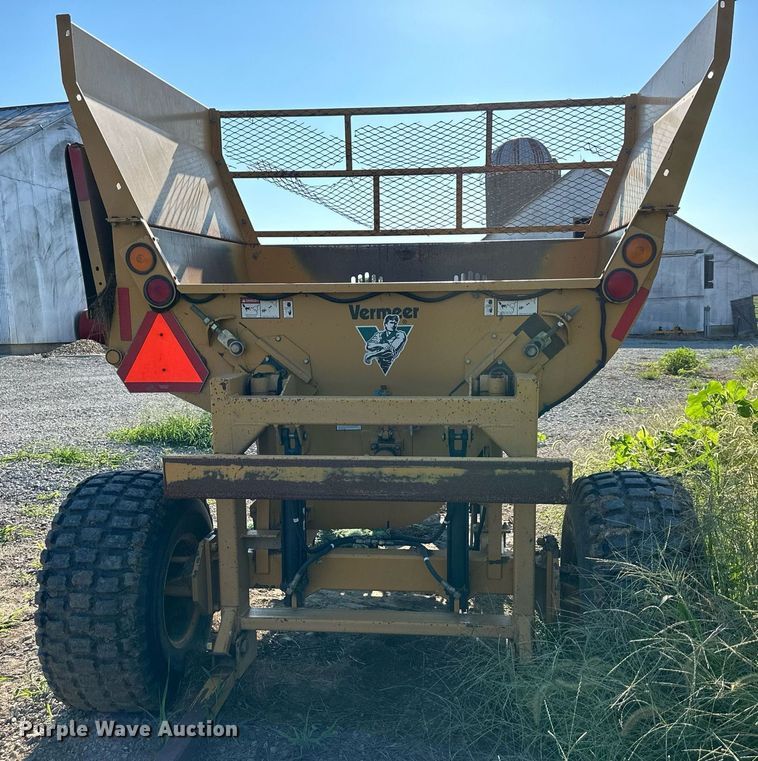 image for item DS2184 2004 Vermeer BP7000  bale processor