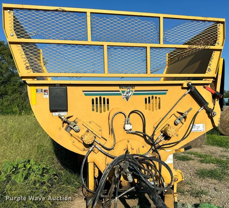 image for item DS2184 2004 Vermeer BP7000  bale processor