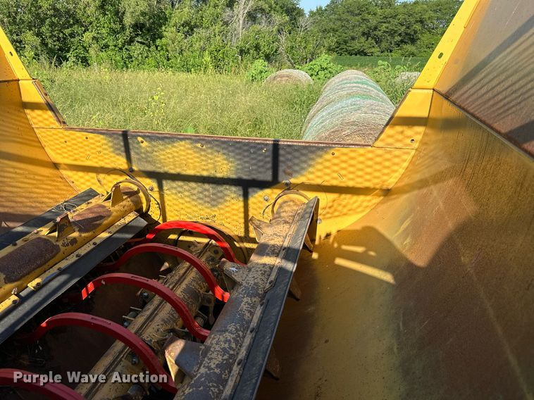 image for item DS2184 2004 Vermeer BP7000  bale processor