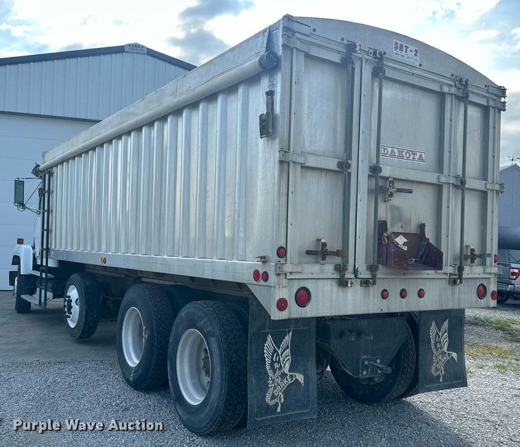 image for item DS2213 1986 Freightliner FLC  grain truck