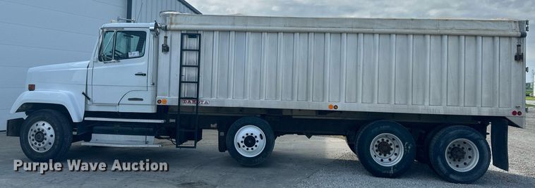 image for item DS2213 1986 Freightliner FLC  grain truck