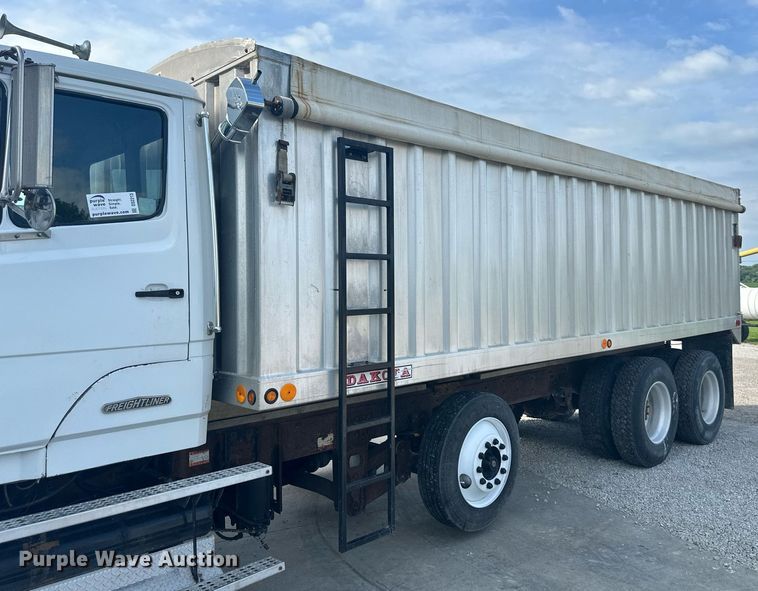 image for item DS2213 1986 Freightliner FLC  grain truck