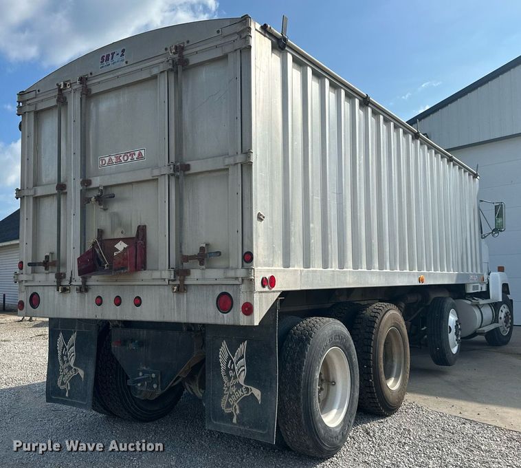 image for item DS2213 1986 Freightliner FLC  grain truck