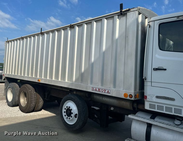 image for item DS2213 1986 Freightliner FLC  grain truck