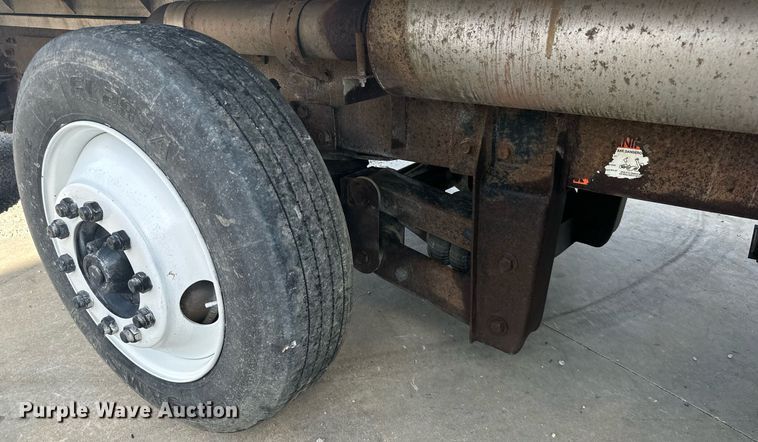 image for item DS2213 1986 Freightliner FLC  grain truck