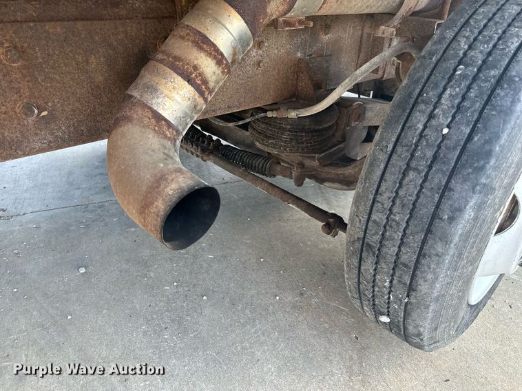 image for item DS2213 1986 Freightliner FLC  grain truck