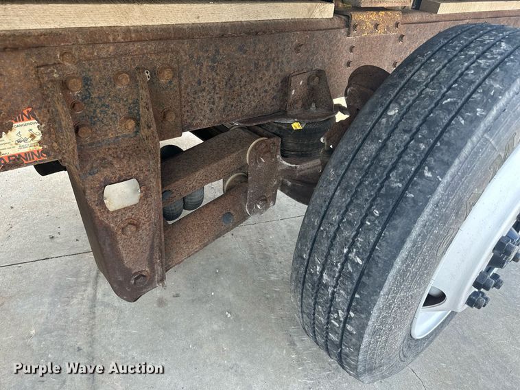 image for item DS2213 1986 Freightliner FLC  grain truck