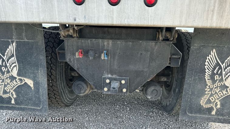 image for item DS2213 1986 Freightliner FLC  grain truck